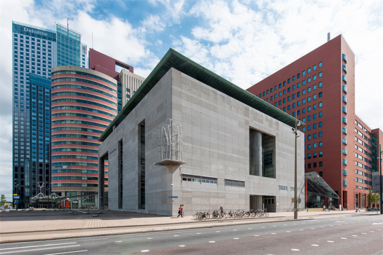 Rotterdam District Court on the standing of a Brazilian association and prescription of claims under Brazilian law in a cross-border corporate liability case
